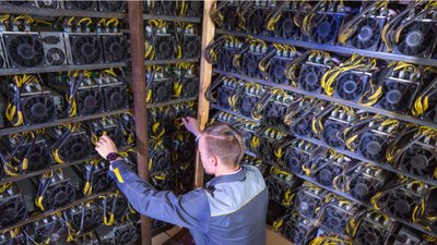 Optimal mining farm operations for effective power management